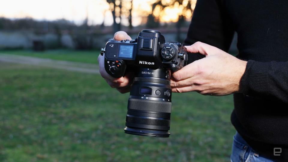 <p>Nikon Z9 mirrorless camera review</p>
