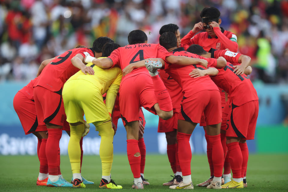 AL RAYYAN, QATAR - NOVEMBER 28: Players of Korea Republic huddle prior to the FIFA World Cup Qatar 2022 Group H match between Korea Republic and Ghana at Education City Stadium on November 28, 2022 in Al Rayyan, Qatar. (Photo by Alex Grimm/Getty Images)