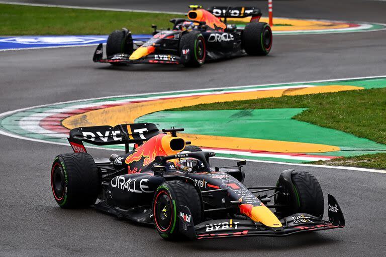 Siempre adelante: Max Verstappen no le dio posibilidades a su compañero de garaje Sergio Pérez y se consagró tricampeón en 2023.