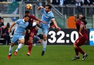 Football - Soccer - Lazio v AS Roma - Italian Serie A - Olympic Stadium, Rome, Italy - 4/12/2016. Lazio's Felipe Anderson (L) and Marco Parolo fight for the ball with AS Roma's Emerson Palmieri. REUTERS/Alessandro Bianchi