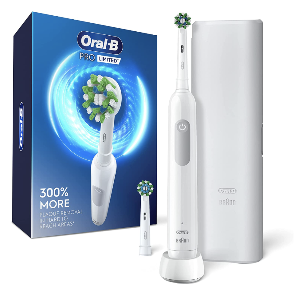 Cepillo de dientes eléctrico recargable Oral-B Pro Limited, blanco (foto a través de Amazon)