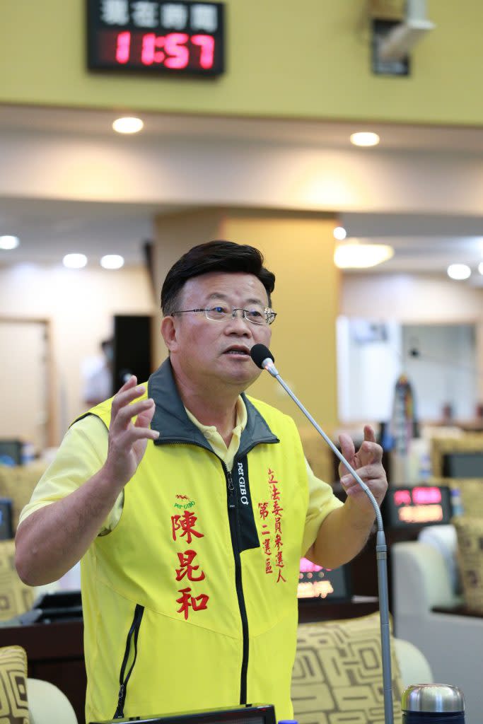投入下屆南市第二選區立委選戰的市議員陳昆和，六月三日將成立佳里競選總部。（記者林雪娟攝）