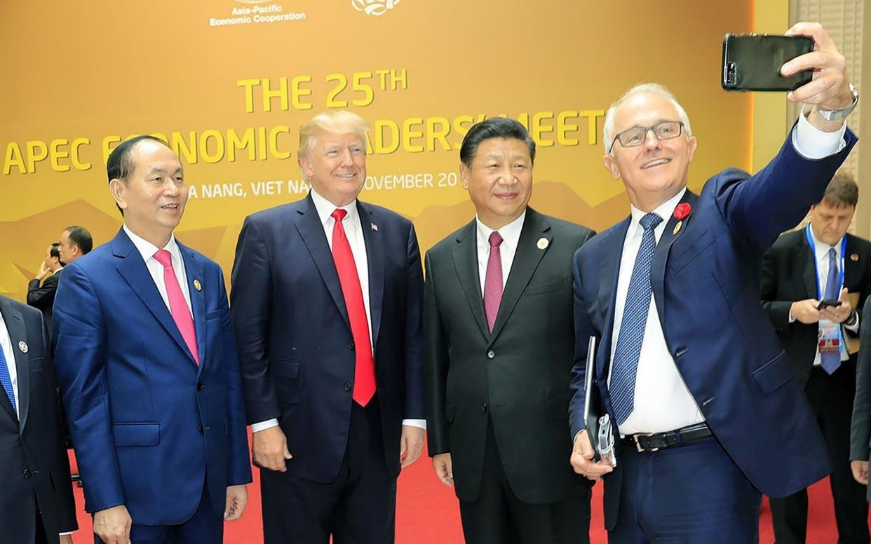 Australia's Prime Minister Malcolm Turnbull (R) taking a selfie with Vietnams President Tran Dai Quang (L), US President Donald Trump (2nd L) and China's President Xi Jinping - AFP