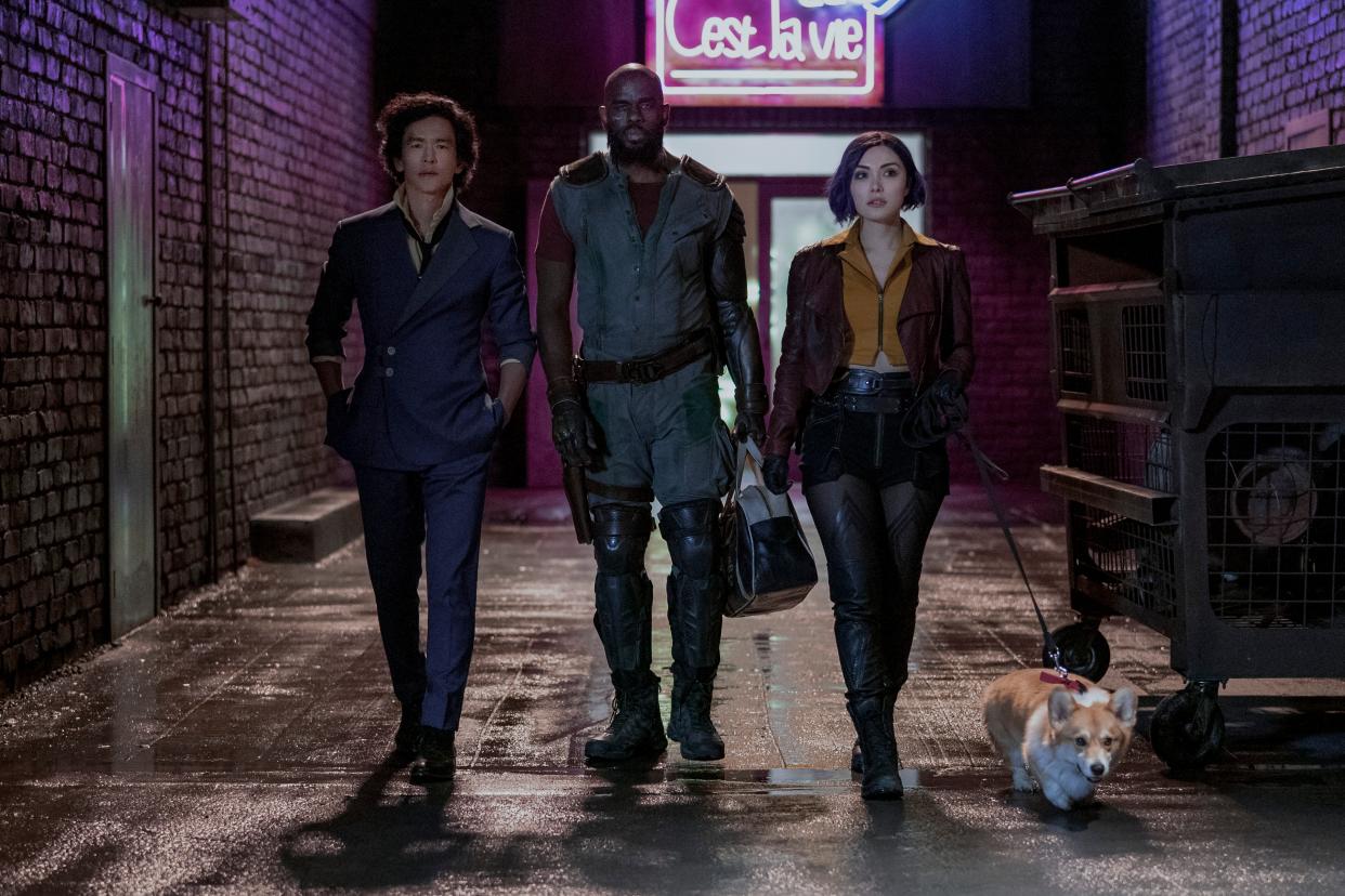 COWBOY BEBOP (L to R) JOHN CHO as SPIKE SPIEGEL, MUSTAFA SHAKIR as JET BLACK, DANIELLA PINEDA as FAYE VALENTINE and EIN in Cowboy Bebop Cr. GEOFFREY SHORT/NETFLIX © 2021