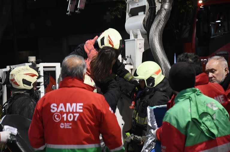 Trégico incendio en un departamento de Recoleta, hay 5 muertos y varias personas heridas