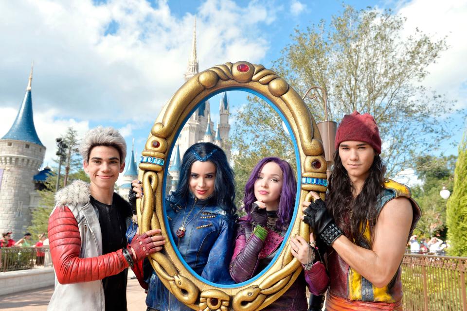 Dove Cameron on set of Descendants with co-stars