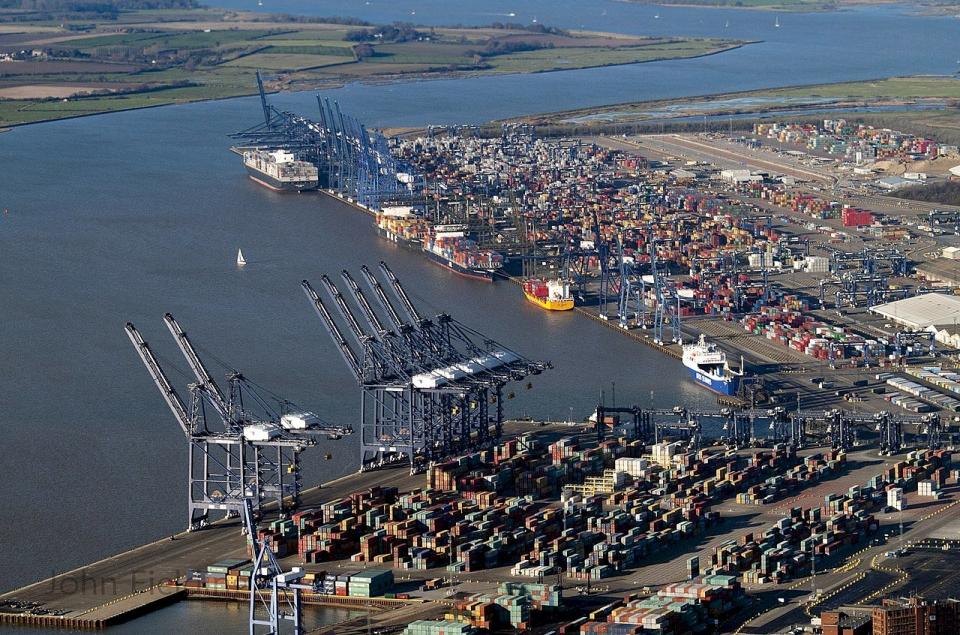 英國第三季經濟出現萎縮，顯示可能已開始衰退。圖為英國貨櫃港費利克斯托。(維基百科/CC BY-SA 2.0)