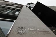 The London Stock Exchange building is seen in central London September 24, 2009. REUTERS/Stephen Hird
