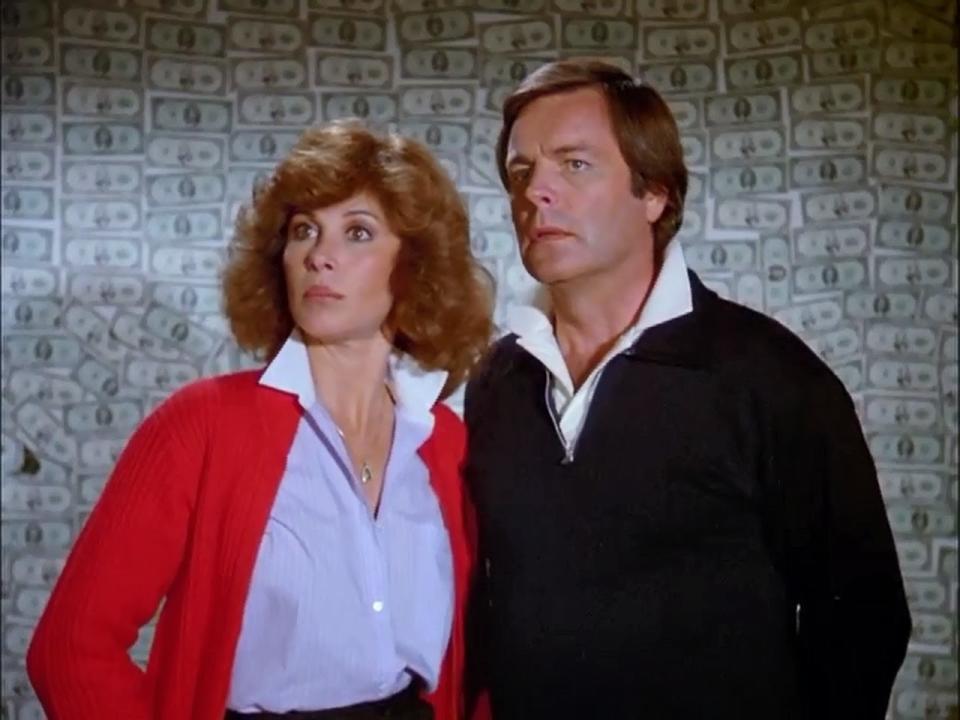 A série “Casal 20” fez sucesso entre 1979 e 1984 ao ser exibida pela Rede Globo nas noites de terça-feira. A história do casal milionário Jennifer (Stefanie Powers) e Jonathan Hart (Robert Wagner) influenciou tanto os brasileiros que até hoje todos os casais com relacionamentos bem sucedidos são chamados de “Casal 20”. (Foto: Divulgação)