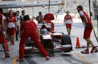 Ferrari Formula One driver Fernando Alonso of Spain performs a pit stop during the third practice session of the Abu Dhabi F1 Grand Prix at the Yas Marina circuit on Yas Island, November 2, 2013. REUTERS/Ahmed Jadallah (UNITED ARAB EMIRATES - Tags: SPORT MOTORSPORT F1)