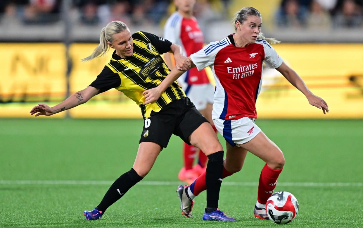 Alessia Russo in Arsenal kit