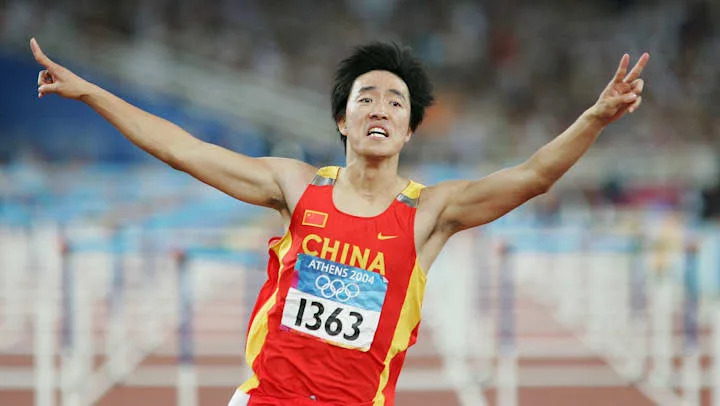 劉翔在2004雅典奧運於男子110米欄摘金（Photo Credit：olympics.com）