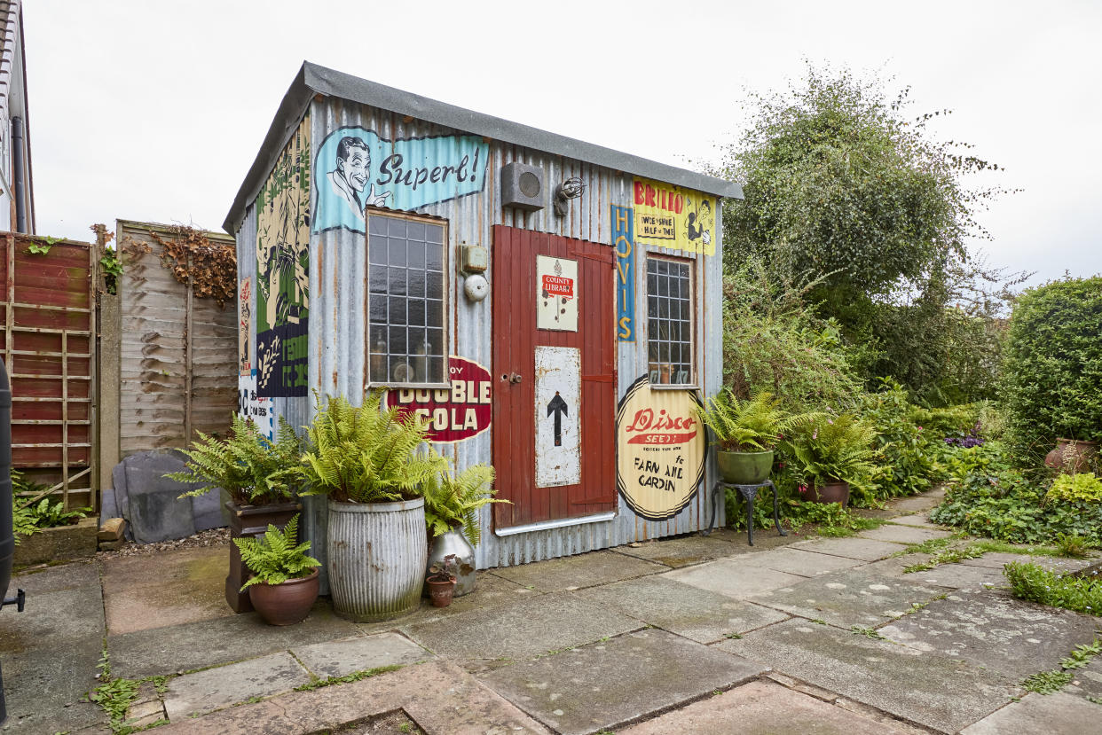 Shed made from corrugated steel and painted in murals