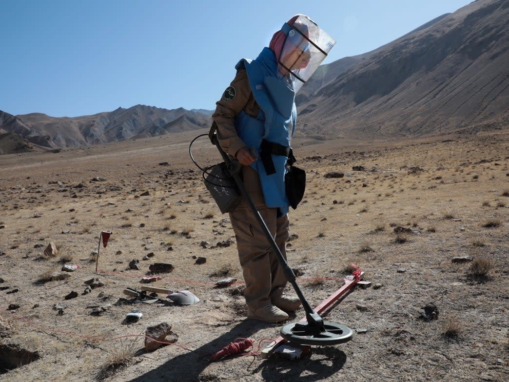 One of the female de-miners working in a minefield in Bamyan: UNMAS Afghanistan