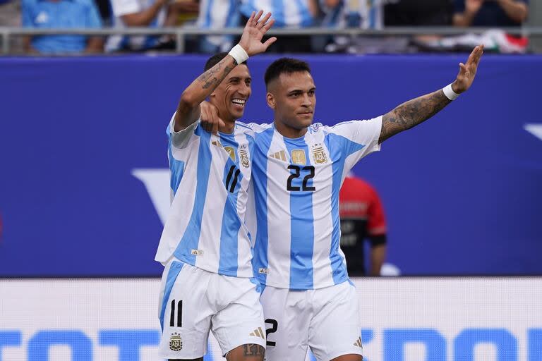 Ángel Di María convirtió el único gol en el triunfo ante Ecuador; Lautaro Martínez sigue errático