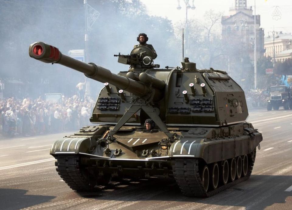 俄軍的2S19 Msta-S自走砲在今（15）日發生連環爆。   圖：取自維基百科。