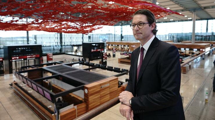 Wenn es nach der Opposition geht, soll Andreas Scheuer (CSU) die Finanzlage des neuen Hauptstadtflughafens Berlin Brandenburg offenlegen. Foto: dpa