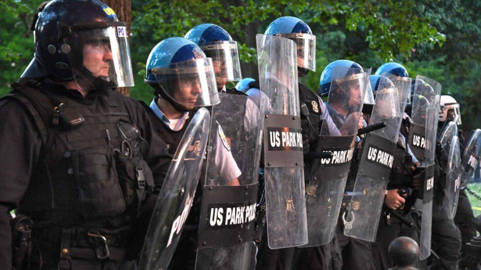 Agentes de Policía de Parques.