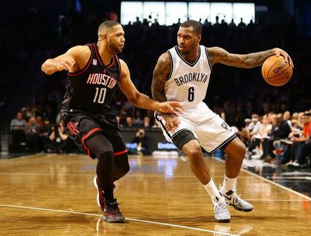 Jan 15, 2017; Brooklyn, NY, USA; Brooklyn Nets guard Spencer Dinwiddle (8) dribbles the ball while being defended by Houston Rockets guard Eric Gordon (10) during the second half at Barclays Center. The Rockets won 137-112. Mandatory Credit: Andy Marlin-USA TODAY Sports