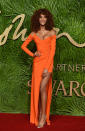 <p>Das britische Model Jourdan Dunn trug ein knalliges Maxikleid mit langem Beinschlitz von Versace im angesagtem Orange-Ton, dazu goldene Riemchen-High-Heels. Trend hin oder her, Orange steht nicht jeder Frau. Dunn kann es aber wunderbar tragen. (Bild: AP Photo) </p>