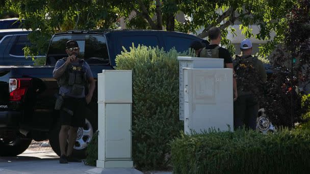 PHOTO: Police take positions around the house of Clark County Public Administrator Robert Telles, Wednesday, Sept. 7. Authorities served search warrants at Telles' home earlier in connection with the fatal stabbing of investigative reporter Jeff German. (AP Photo/John Locher)