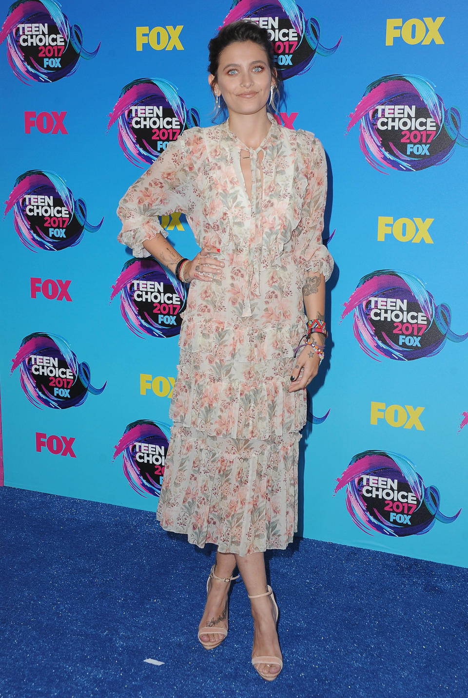 <p>Paris Jackson, la hija del fallecido Michael Jackson impresionó en los premios Teen Choice Awards, en Los Ángeles, donde fue un derroche de elegancia y glamour, por cuenta de este modelito largo elaborado en un estilo muy de la moda de los 50/ Getty Images </p>