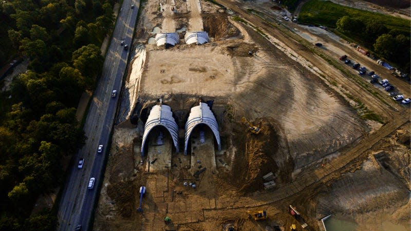 A photo of the Houston park bridge under construction. 