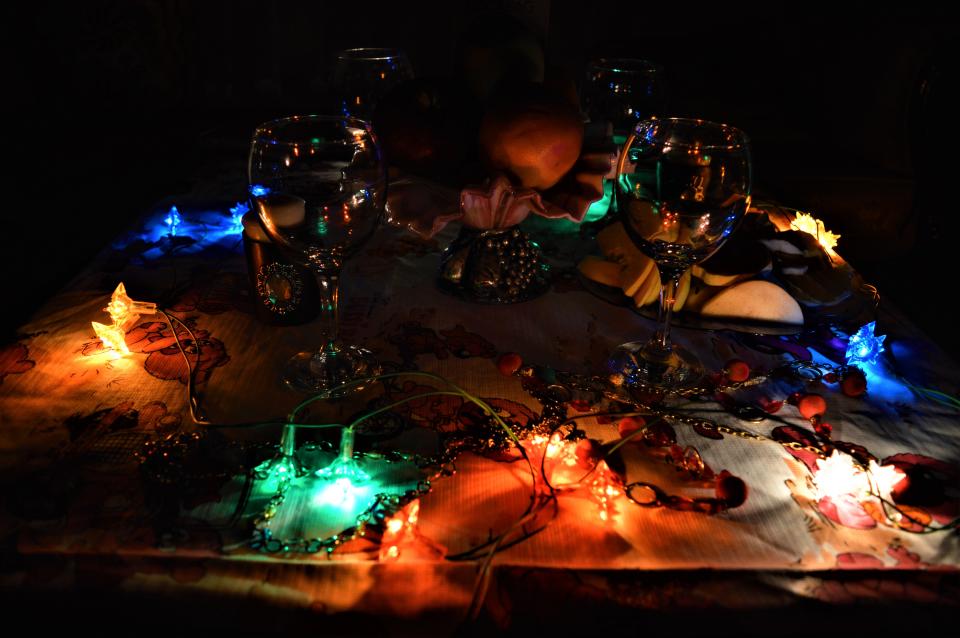 <p>Lights illuminate a decorated table for the New Year’s celebrations during New Year’s Eve in Ankara, Turkey on December 31, 2017. (Photo: Altan Gocher/Getty Images) </p>