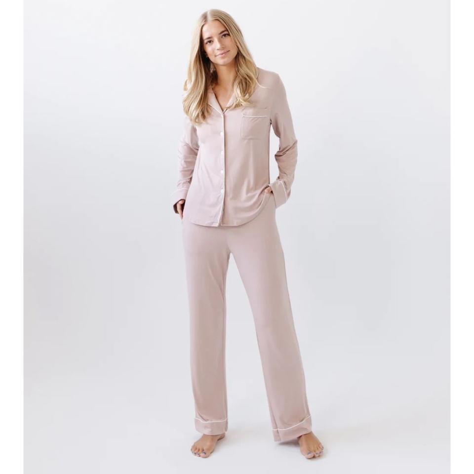 23) Women's Long Sleeve Bamboo Pajamas in Stretch-Knit