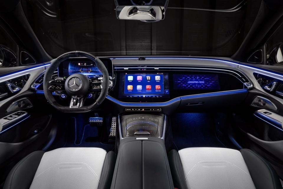 內裝同樣導入多項AMG專屬配置，搭配原有的數位座艙風格更顯前衛動感。