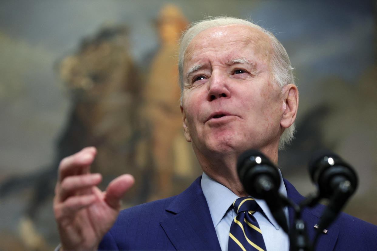 Le président américain Joe Biden, ici le 10 mars 2023, veut rassurer les américains après les faillites de deux banques.