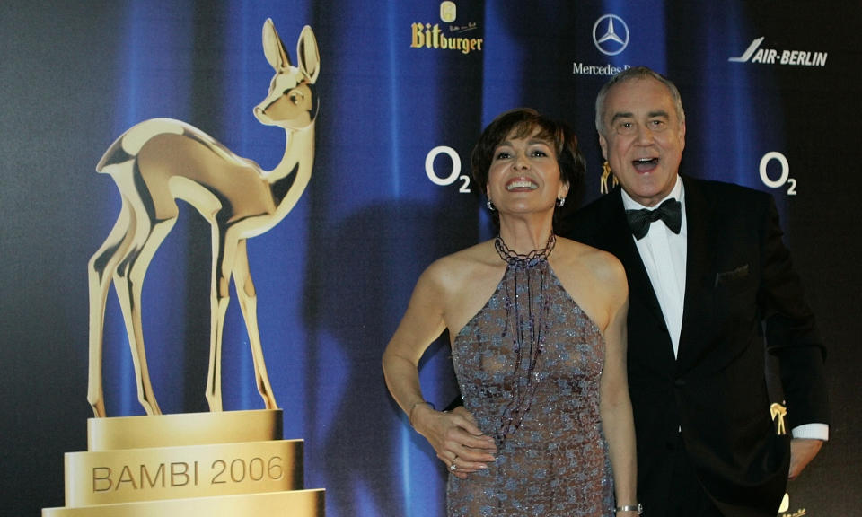 Swiss anchor couple Paola and Kurt Felix arrive on the red carpet for the 58th Bambi media awards ceremony in the southern German town of Stuttgart November 30, 2006. Each year, the German media company 'Hubert Burda Media', honours celebrities from the world of entertainment, literature, sport and politics.     REUTERS/Michaela Rehle    (GERMANY)