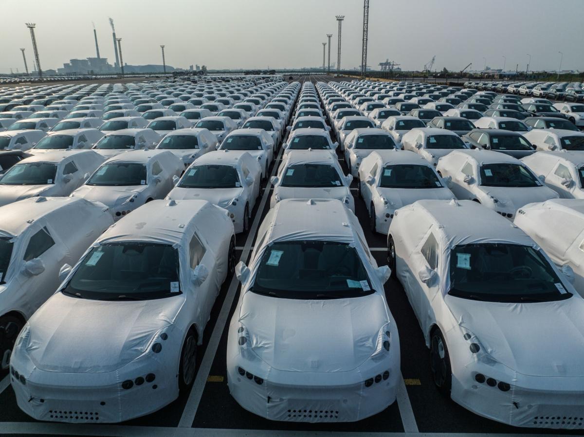 拜登开始对中国电动汽车和战略行业征收关税