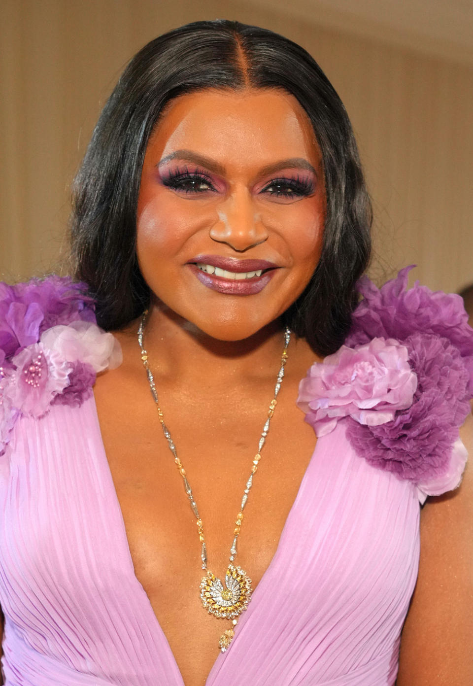 Mindy Kaling's soft magenta eyes and frosted lips