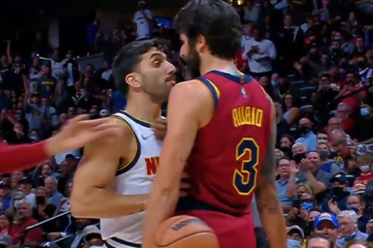 Facundo Campazzo y Ricky Rubio tuvieron un duro cruce en el partido entre Denver y Cleveland