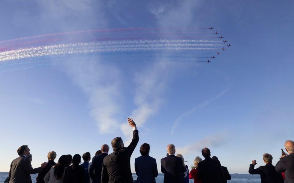 Leaders of the G7 watch the Red Arrows fly past on Saturday evening - Simon Dawson / No10 Downing Stre 