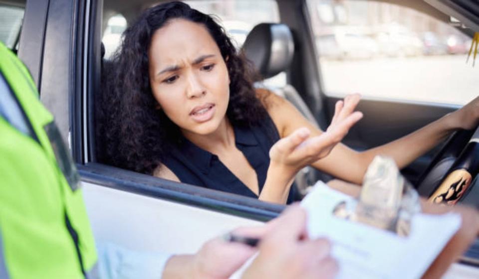 Conozca los tipos de multas de tránsito que hay en Colombia y cuánto pueden costar. Foto: tomada de istockphoto.com - PeopleImages