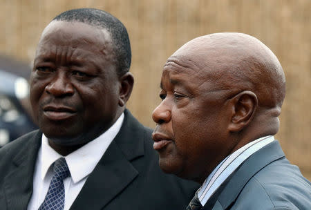 Zimbabwean War Veterans leader Chris Mutsvangwa (R), arrives at a meeting of the ruling ZANU-PF party in Harare, Zimbabwe November 19, 2017. REUTERS/Philimon Bulawayo