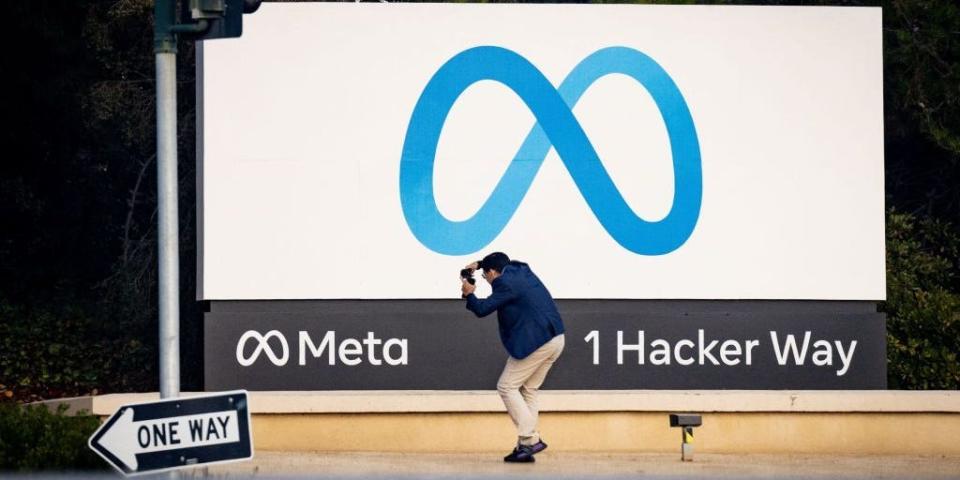 meta logo photo