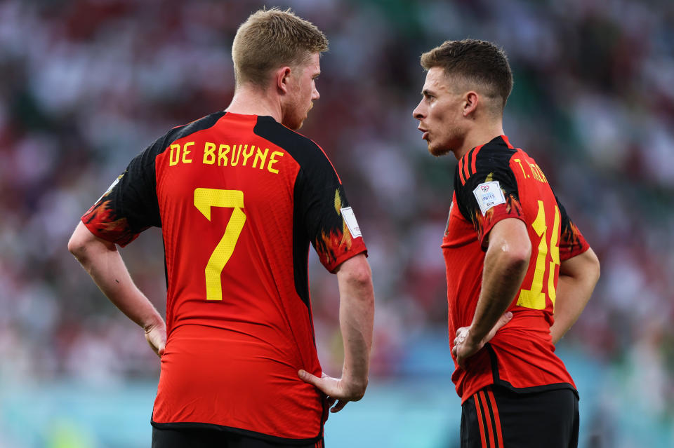 比利時在世界盃小組賽期間傳出隊友間爭執傳聞，Kevin De Bruyne（圖左）與Thorgan Hazard都深陷傳聞之中。（Photo by Liu Lu/VCG via Getty Images）