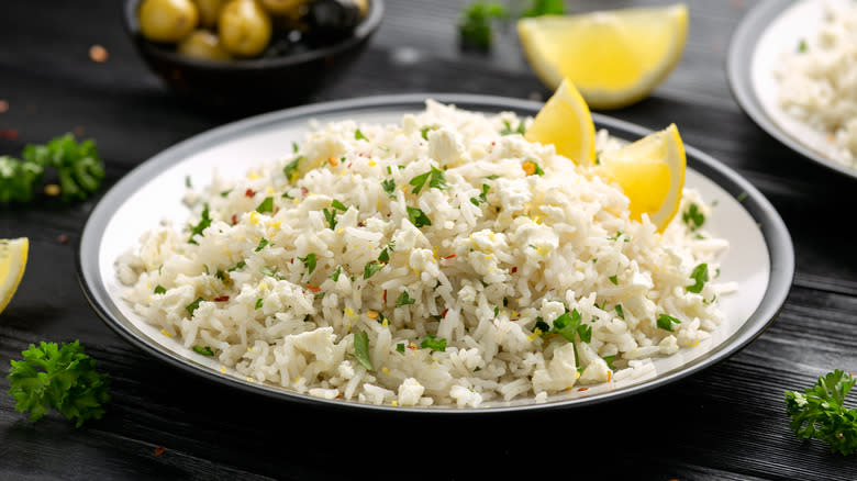 Rice with slices of lemon