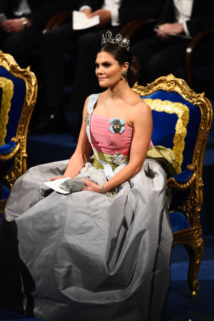 Victoria de Suecia, look de gala con vestido y tiara