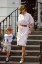 La Princesse Diana accompagnée du Prince Harry en 1989 à Londres.