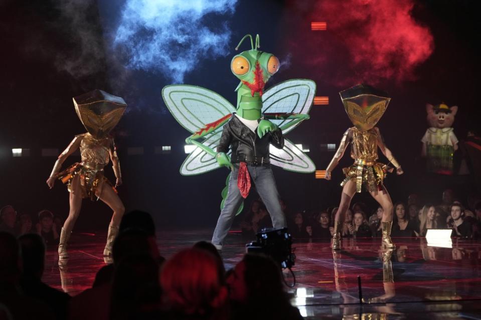 THE MASKED SINGER: Mantis in the “Battle of the Saved” episode of THE MASKED SINGER airing Wednesday, April 26 (8:00-9:01 PM ET/PT) on FOX. CR: Michael Becker/FOX. ©2023 FOX Media LLC.