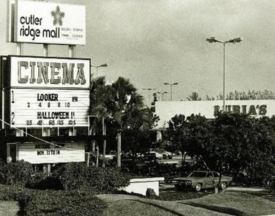 En agosto de 1992, el huracán Andrew destrozó casi todo el Cutler Ridge Mall, salvo Sears. El centro se reconstruyó y rebautizó como Southland Mall. en la foto, el mall en 1981.