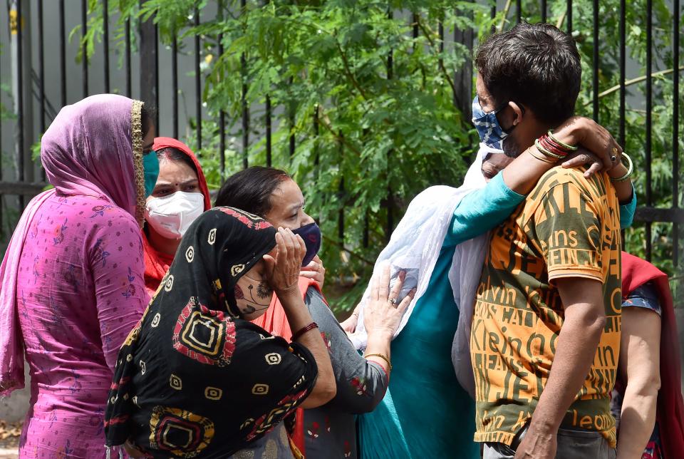 Relatives of Covid victims in delhi