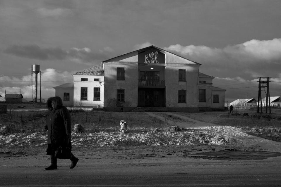 In this Nov. 14, 2012, photo, a local resident walks past a police station in Yarabaikasy, near Cheboksary, the capital city of Chuvashia, Russia. Eduard Mochalov has found a new lease on life as a crusading journalist investigating corruption in his native region, fueled by tips from disgruntled businessmen and government workers. Undeterred by a system where the law is selectively used to protect the powerful and crack down on critics, Mochalov has quickly earned cult status _ not to mention the ire of countless local officials _ throughout the small province of Chuvashia. (AP Photo/Alexander Zemlianichenko)