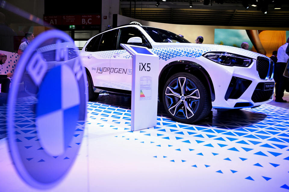 Das neue BMW-Modell iX5 Hydrogen am Vortag der offiziellen Eröffnung bei der IAA. (Bild: REUTERS/Angelika Warmuth)