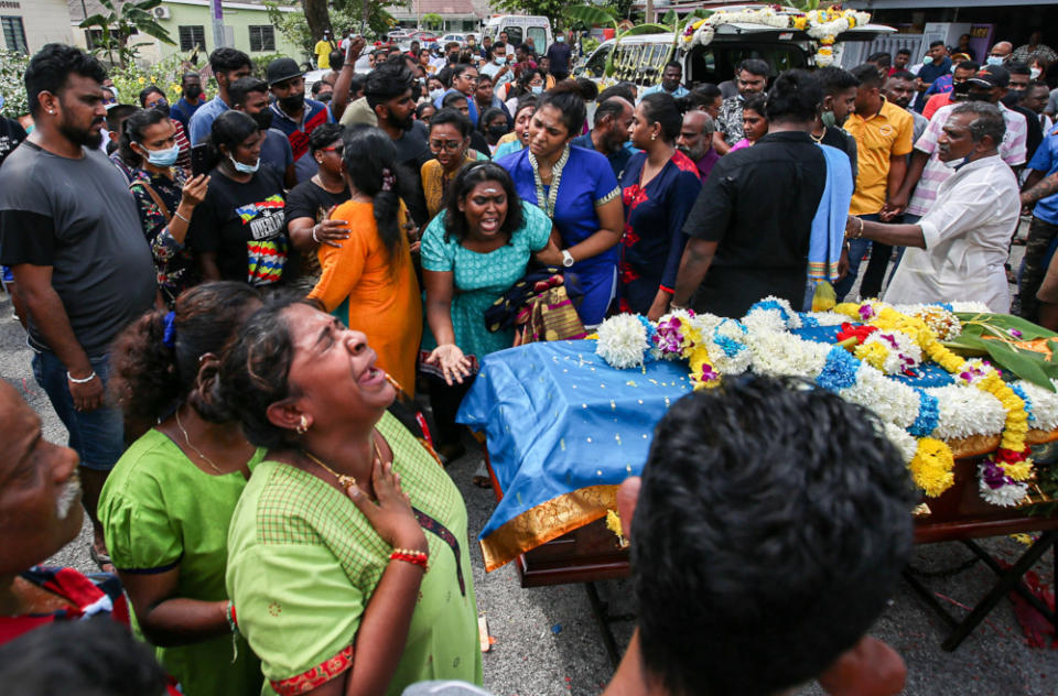 Family members and relatives were seen wailing and crying by holding on to his coffin as a final gesture to say goodbye before his body was cremated. — Picture by Farhan Najib
