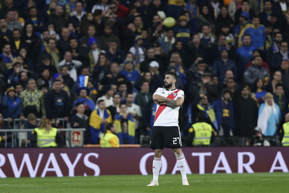 El delantero Lucas Pratto de River Plate cruza los brazos tras el primer gol de su equipo ante Boca Juniors en la final de la Copa Libertadores en Madrid, el domingo 9 de diciembre de 2018. (AP Foto/Manu Fernández)